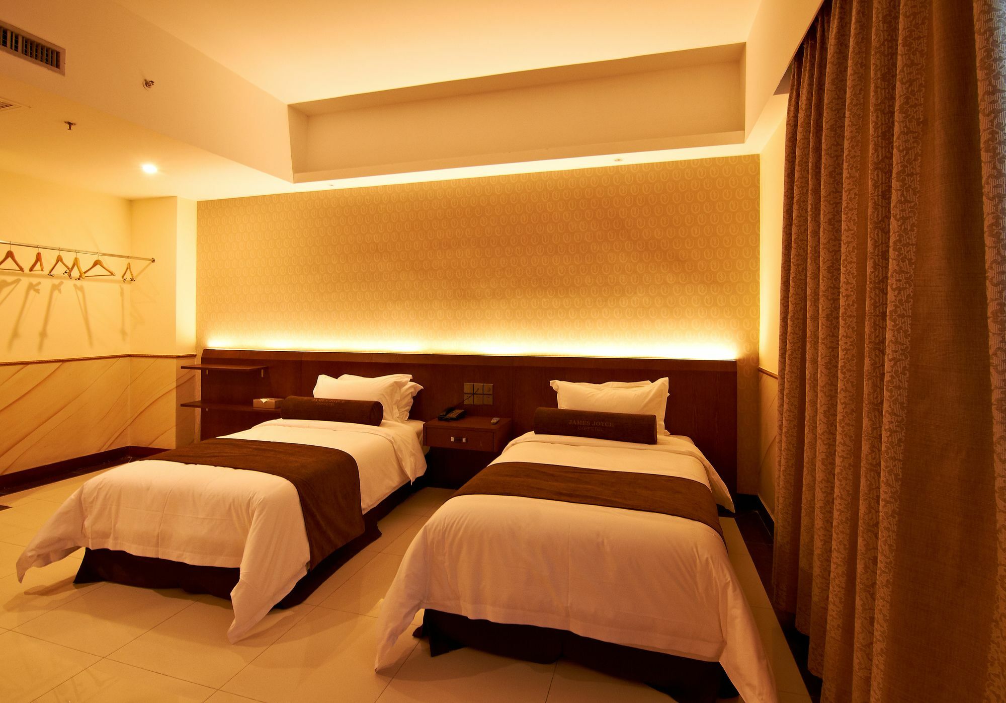 James Joyce Coffetel Hotel Guangzhou Shi Jing City Square Branch ภายนอก รูปภาพ